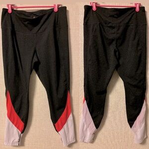 🩶Large Charcoal Gray, White & Pink Color-block Cropped Athletic Leggings💝